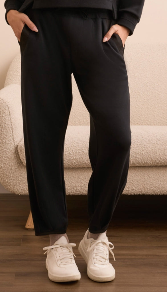 Jogger With Hem Pleats & Pockets