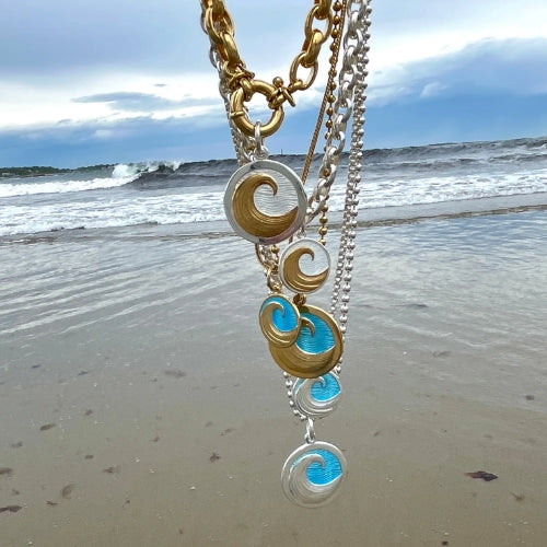 Medium Pendant-Wave, Gold