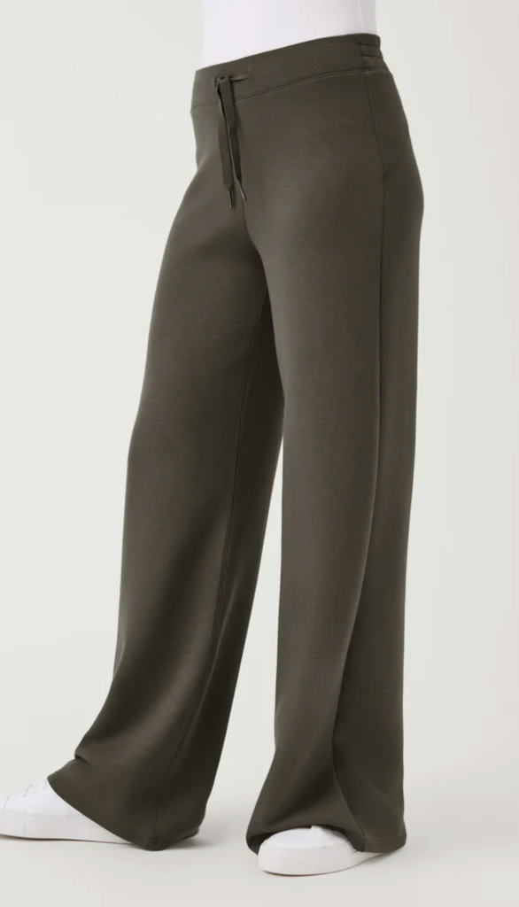 AirEssentials Wide Leg Pant