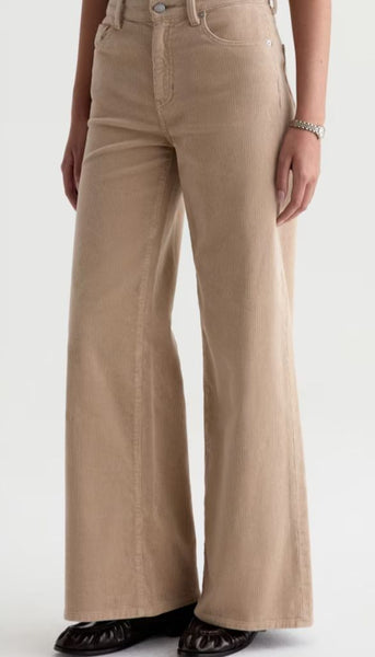 Saige Wide Leg-Mid Rise Fit