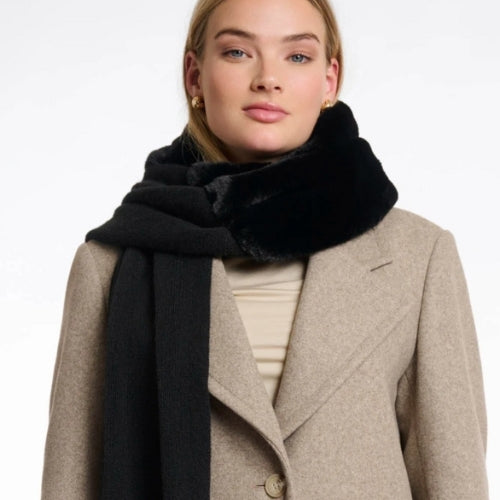 Knitted Scarf With Faux Fur Detail
