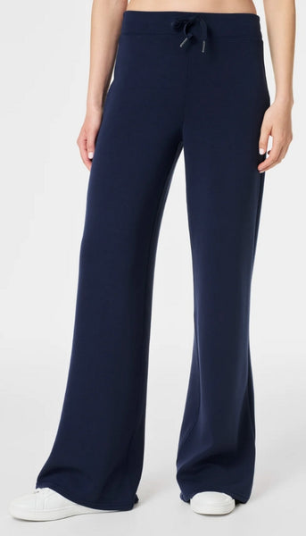 AirEssentials Wide Leg Pant