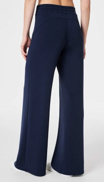 AirEssentials Wide Leg Pant