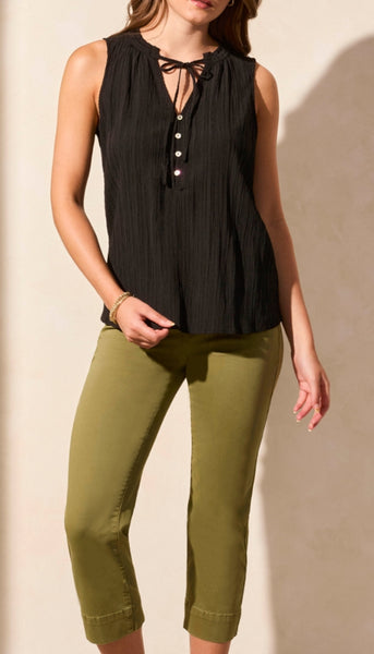 Seelveless Blouse With Button Placket