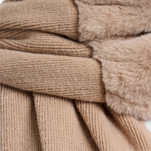 Knitted Scarf With Faux Fur Detail