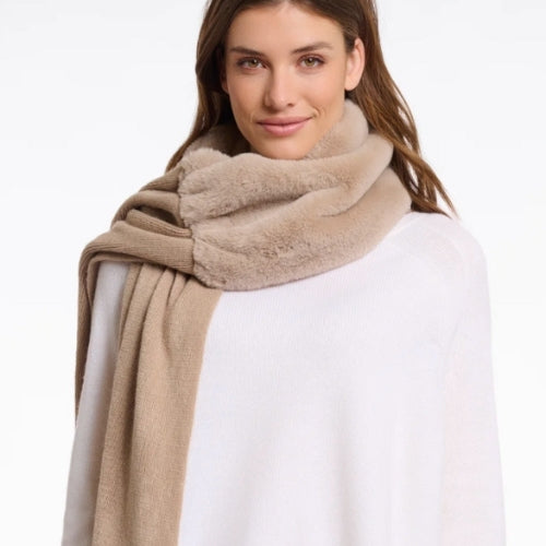 Knitted Scarf With Faux Fur Detail