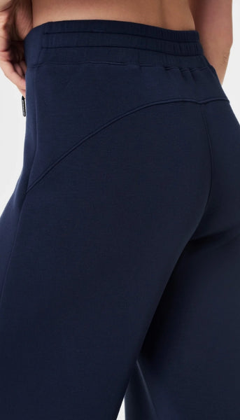 AirEssentials Wide Leg Pant