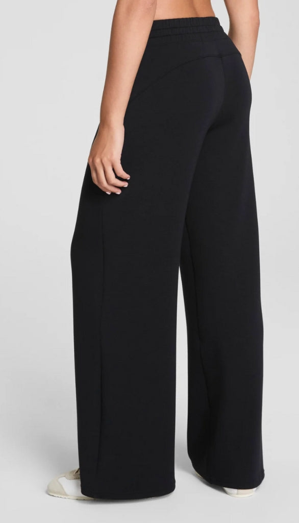 AirEssentials Wide Leg Pant