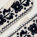 Folk Mitten