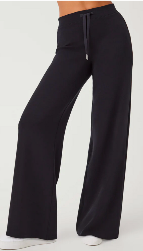 AirEssentials Wide Leg Pant